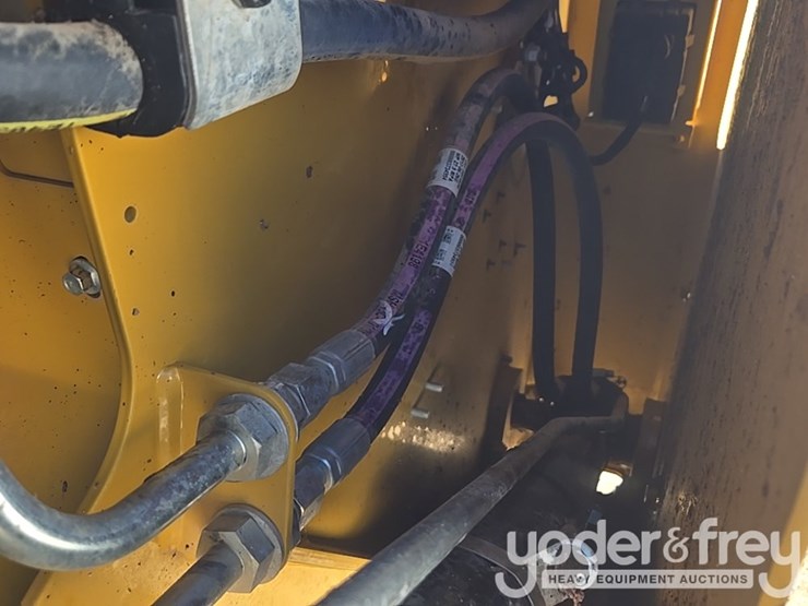 2017-caterpillar-262d-image-22