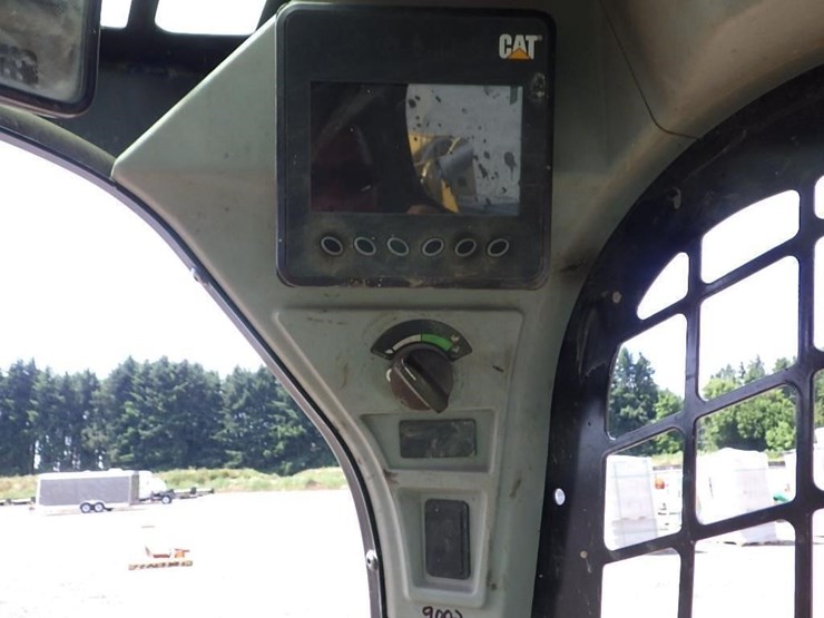 2017-caterpillar-239d-image-33