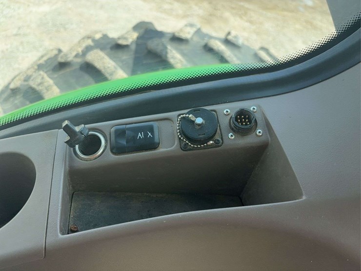 2013-john-deere-8285r-image-24