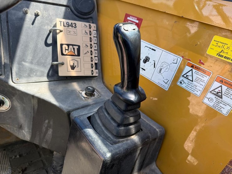 caterpillar-tl943-image-20