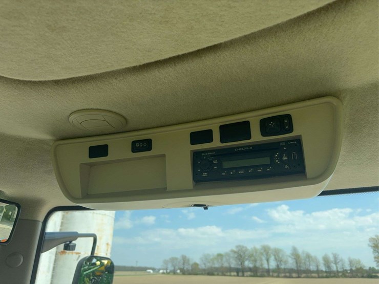 2013-john-deere-8285r-image-23