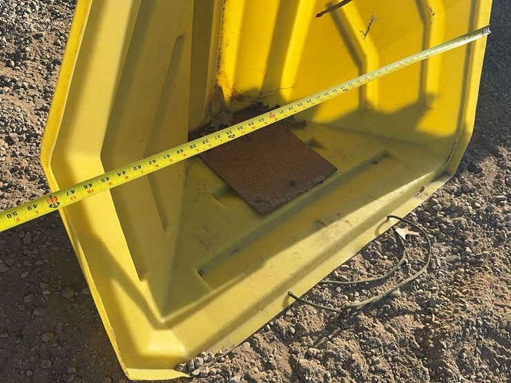 poly-auger-hopper---4’-wide-w/-metal-support-image-7