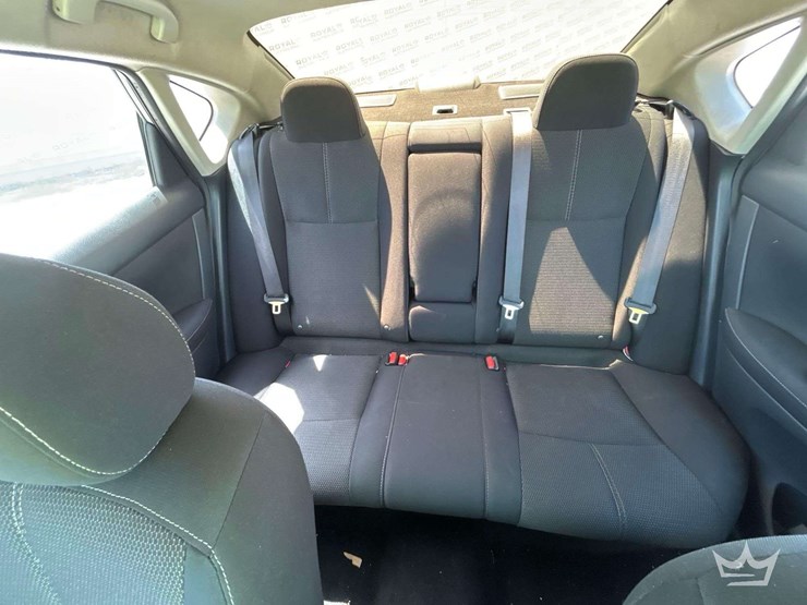 2015-nissan-sentra-sedan-image-20