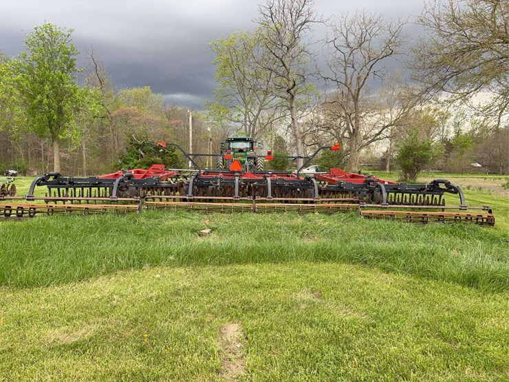 case-ih-330-image-12