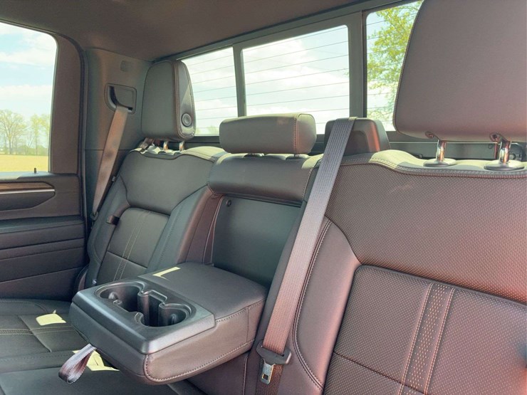 2025-chevrolet-silverado-2500hd-high-country-image-40