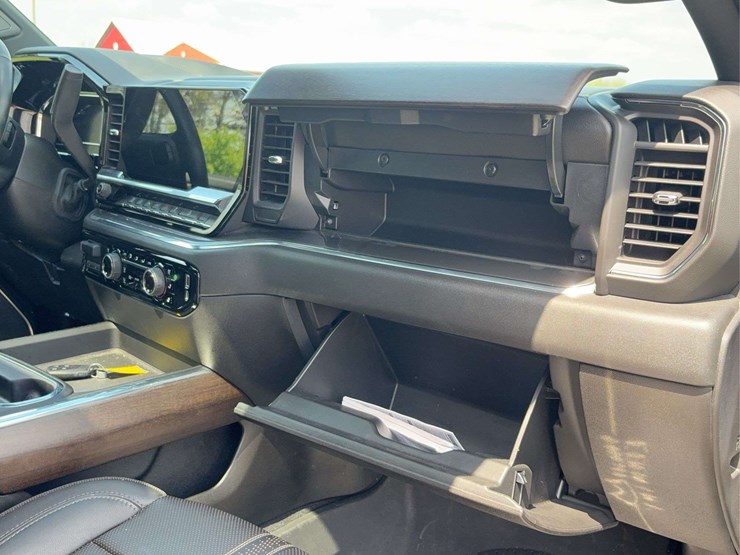 2025-chevrolet-silverado-2500hd-high-country-image-45