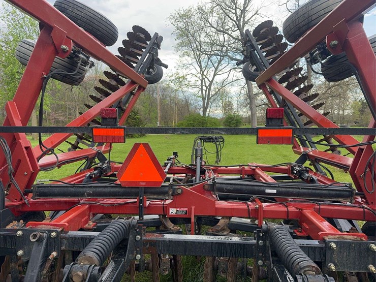 case-ih-330-image-68