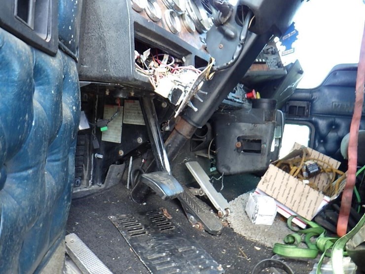 2000-kenworth-w900b-image-25