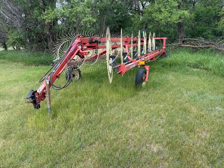 h&s-14-wheel-v-rake-image-4
