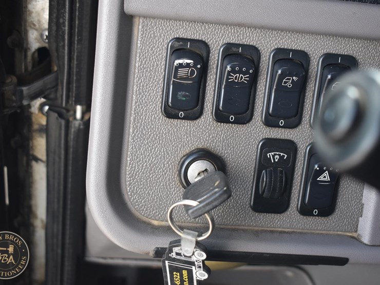 2013-peterbilt-367-image-53