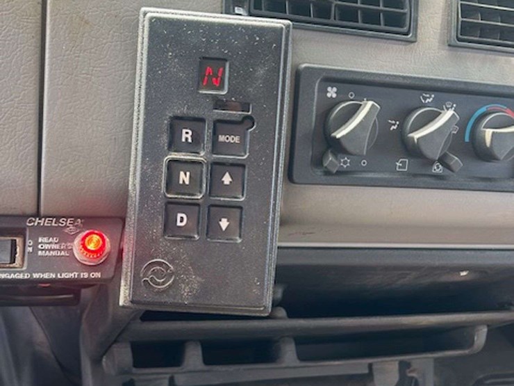 2002-freightliner-fl80-image-51