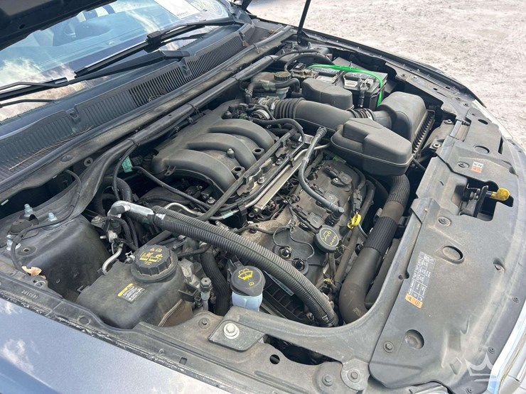 2015-ford-taurus-sedan-image-9