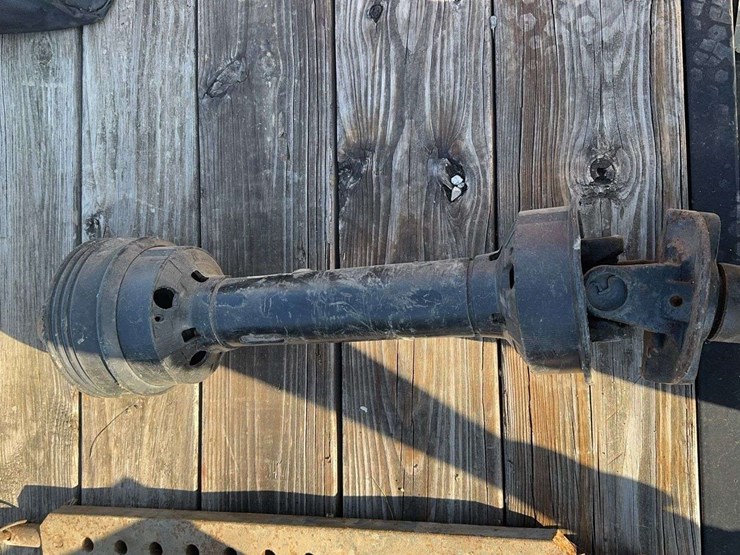 540-to-1000-pto-shaft-w/-shear-bolt--32”-long-retracted.-image-1