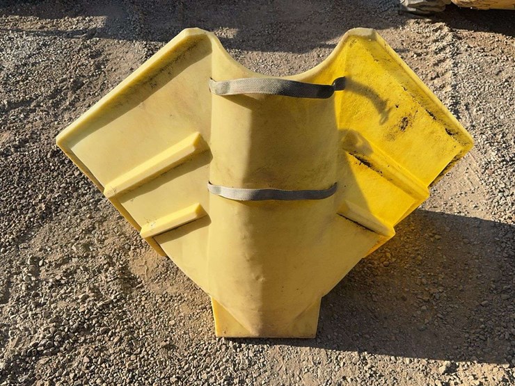 poly-auger-hopper---4’-wide-image-2