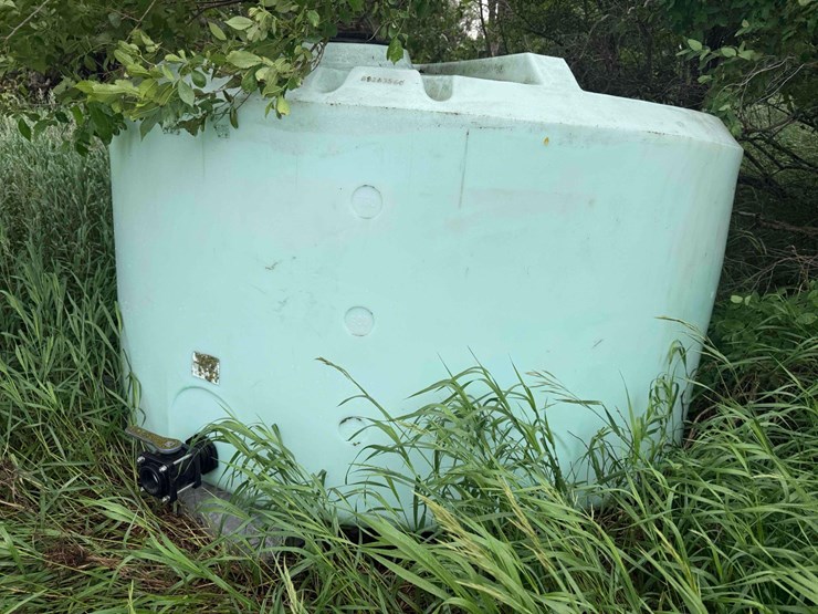 1,000-gallon-poly-tank-image-2