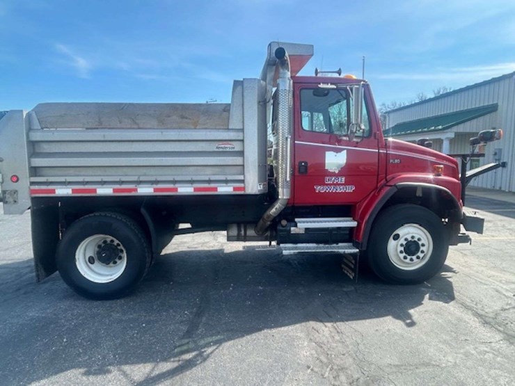 2002-freightliner-fl80-image-7