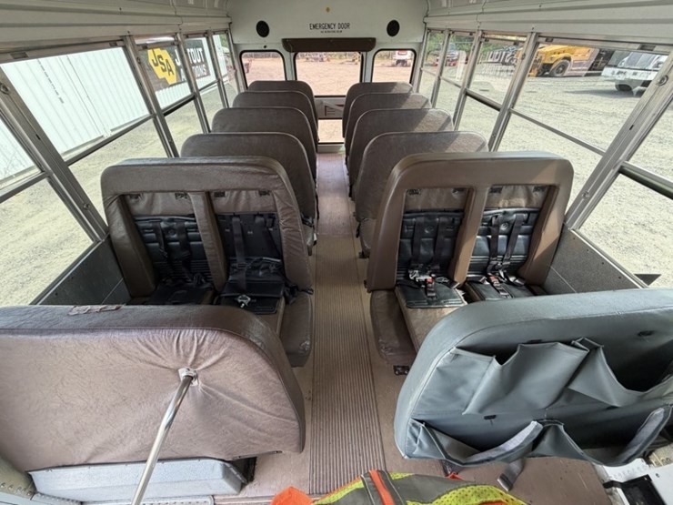 2002-chevrolet-express-3500-image-22