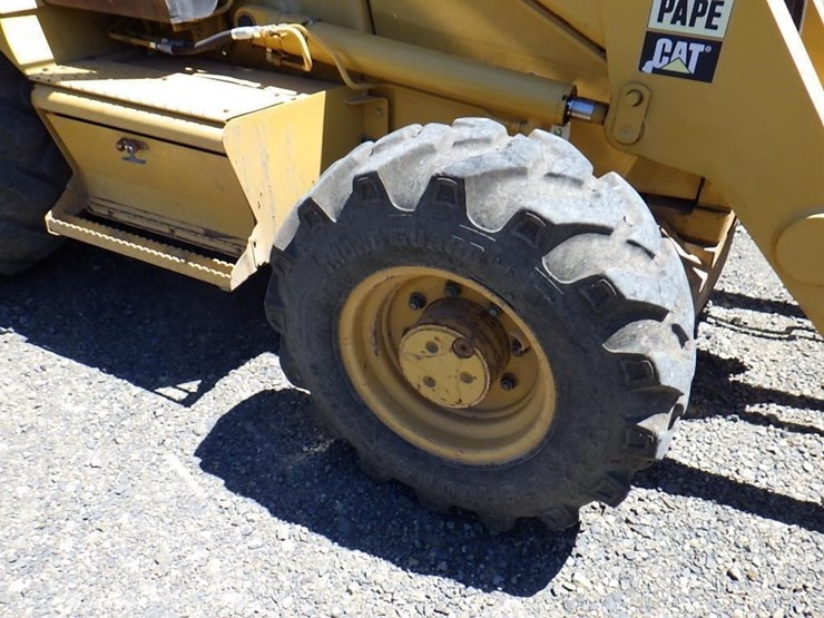 caterpillar-430d-image-12