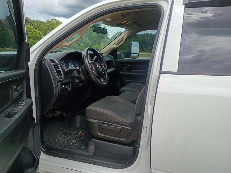 2020-dodge-2500-image-29