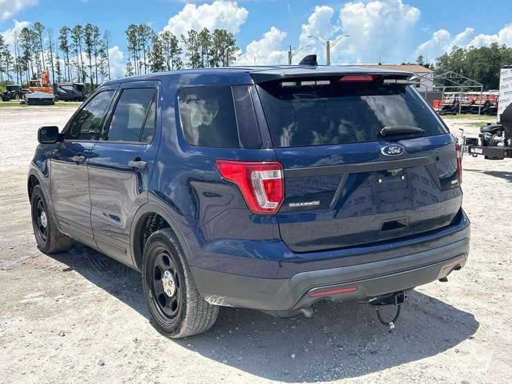 2016-ford-explorer-image-4