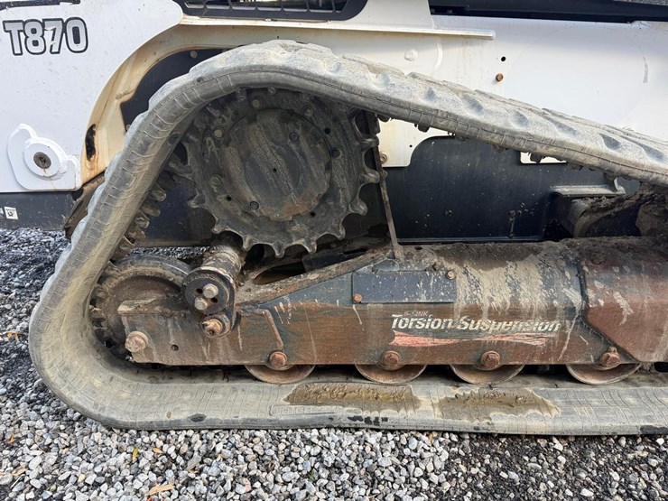 2021-bobcat-t870-image-13