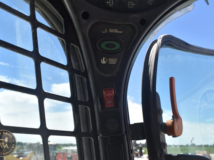 2022-bobcat-t740-image-36