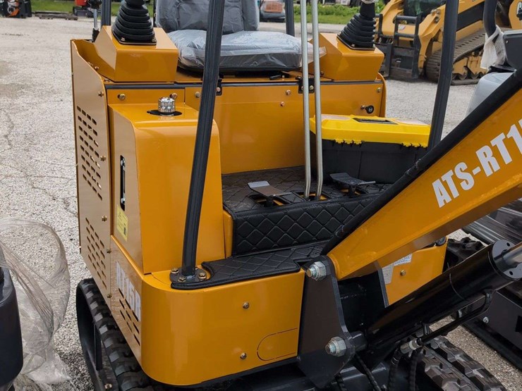 ats-mini-excavator-ats-rt15r--15hp---roof-damaged-image-4