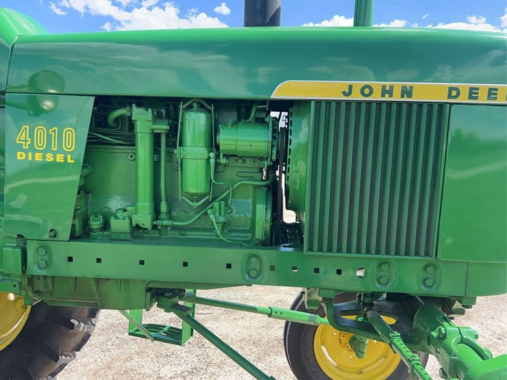 john-deere-4010-image-28