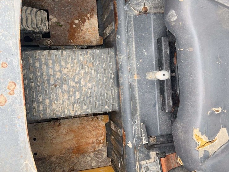 deere-318g-image-23