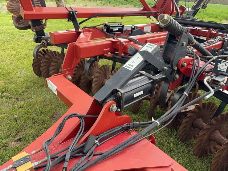 case-ih-330-image-21