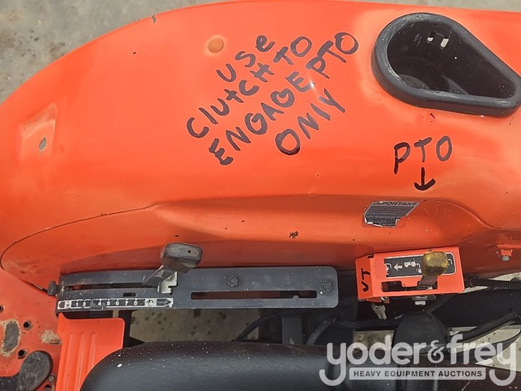 2019-kubota-l3901d-image-41