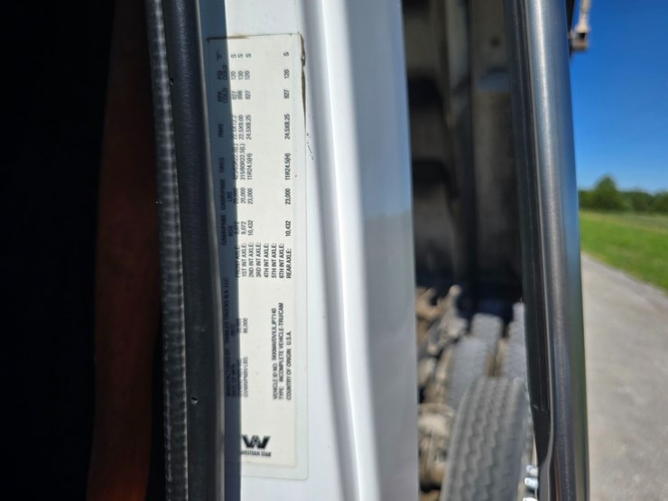 2018-western-star-4700-image-90