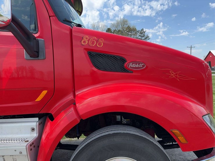 peterbilt-579-image-10