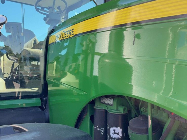 2011-john-deere-8260r-image-28