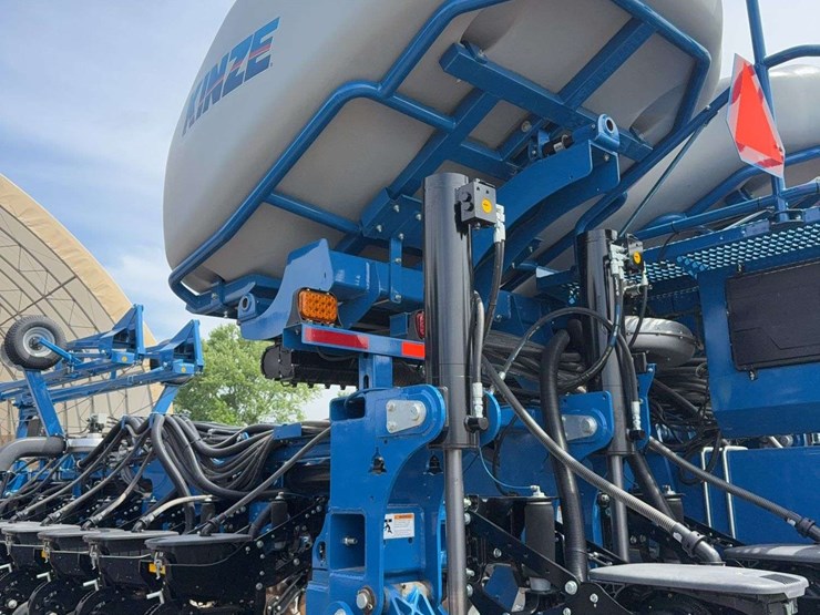 kinze-24-center-fill-planter,-30''-image-23