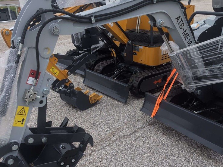 ats-mini-excavator-ats-me18---11.4-hp---grey-image-2