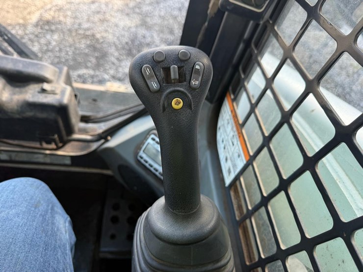 2021-bobcat-t870-image-22