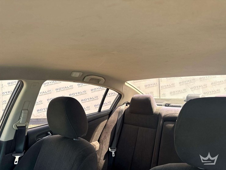 2012-nissan-altima-sedan-image-22