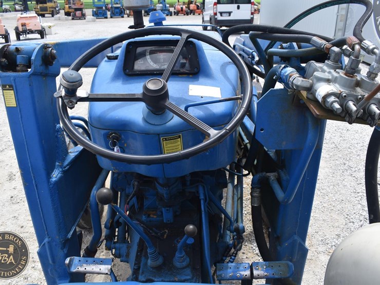 ford-4000-image-21