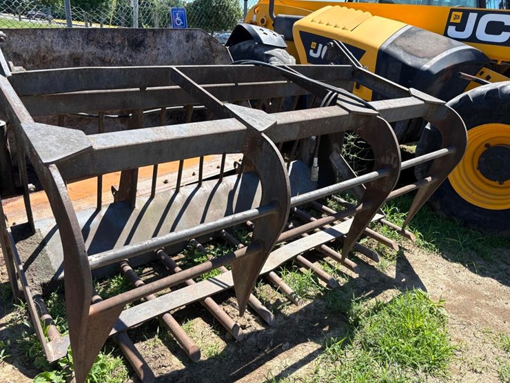 2013-jcb-541-70-image-16
