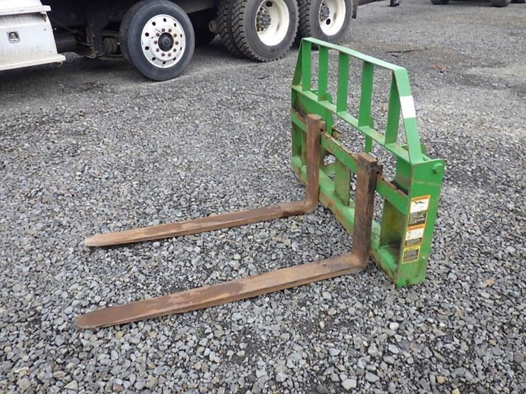 john-deere-210-image-1