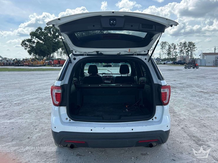 2016-ford-explorer-image-5