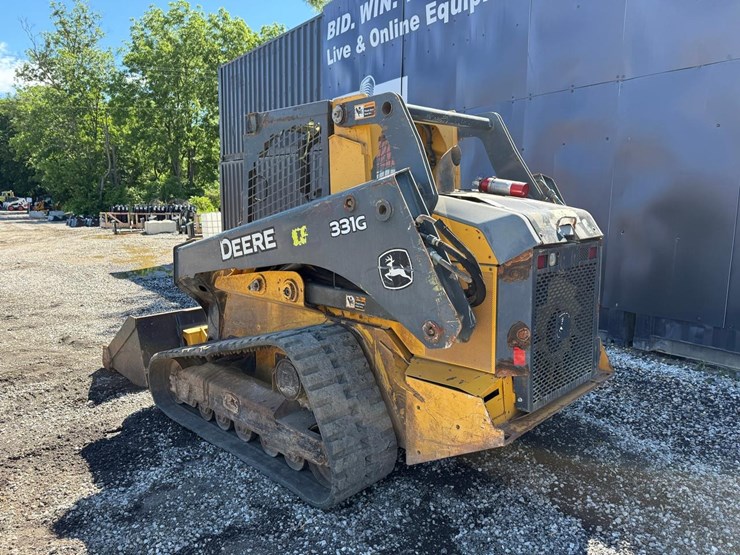 2017-deere-331g-image-2