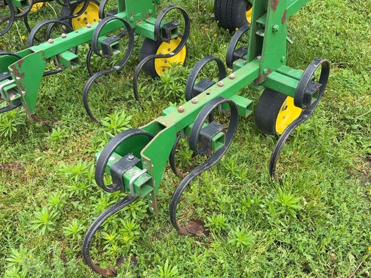 16-row-jd-row-crop-cultivator-image-9