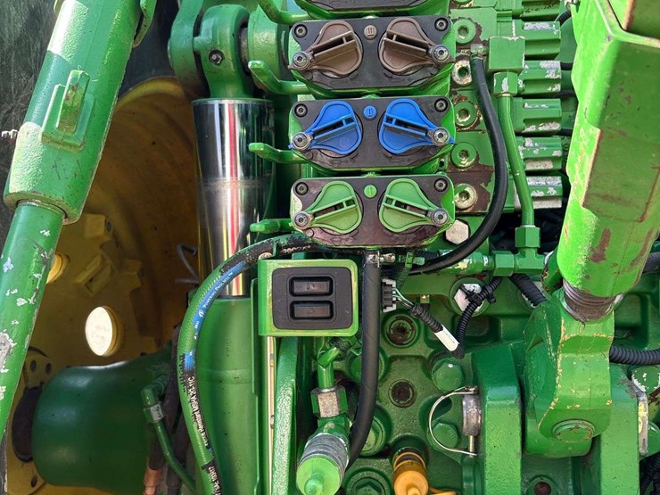 2011-john-deere-7260r-image-22