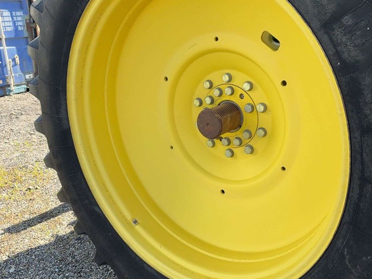 2011-john-deere-8260r-image-30
