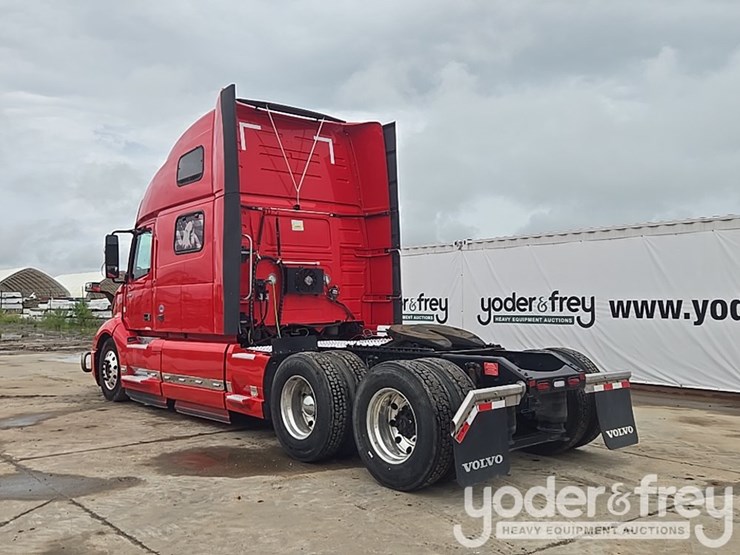 2019-volvo-vnl860-image-3