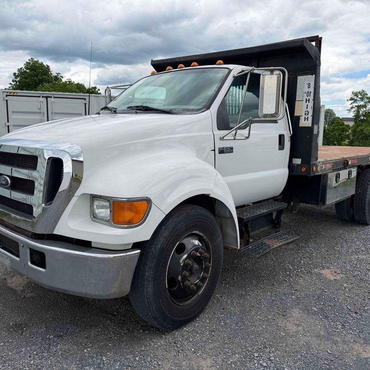 2005 FORD F650