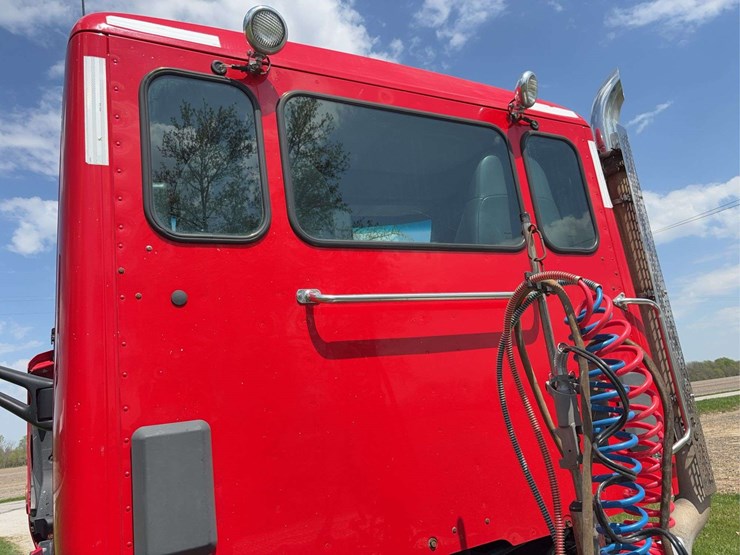 peterbilt-579-image-8