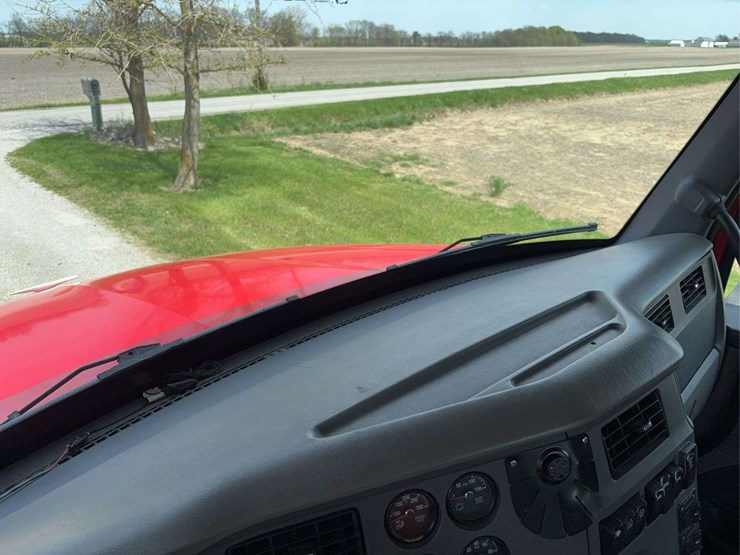 peterbilt-579-image-102
